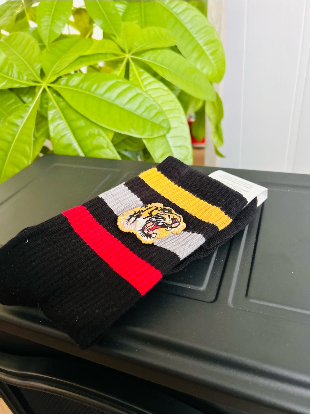 (Sold Out) GUCCI “Little Williams” Athletic Socks Black Tiger Size L. NWT Sport